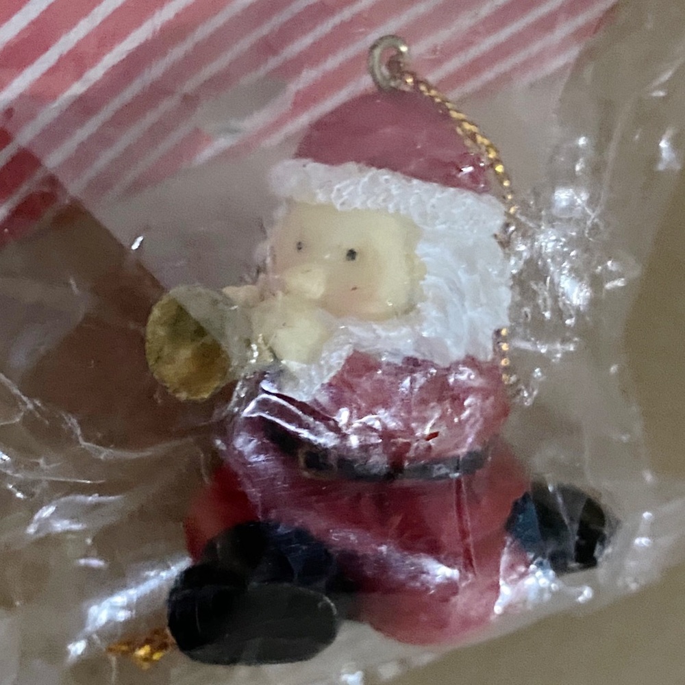 Yuletide, Vintage 1996 Sitting Santa Claus with Horn  Ceramic Painted Ornament